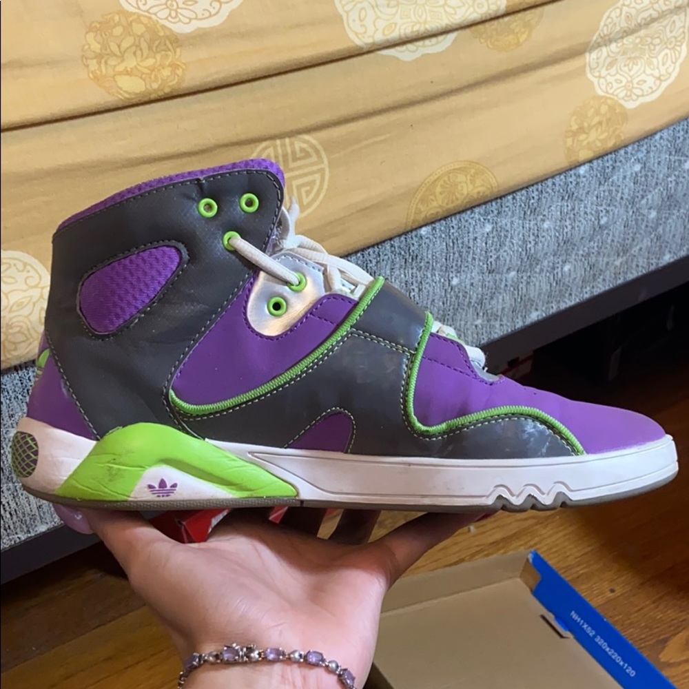 Adidas Roundhouse mids